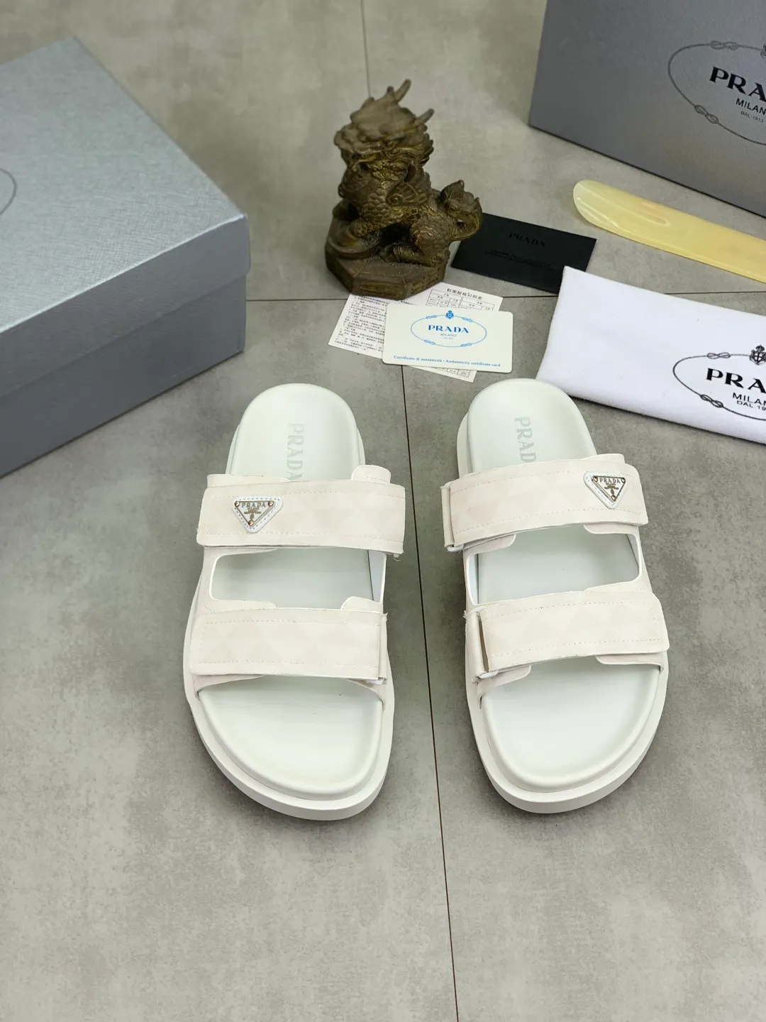 Men's shoes 💰P340💰【New style】🎁🎁🎁 PRADA Prada's new casual slippers, original official website, perfect workmanship, transmitting a kind of noble luxury, sublimating its definition of luxury in Prada's high-end extraordinary craftsmanship. Original combination outsole, code number: 38-44 (45 customized) Multiple colors 🉑️ to choose from
